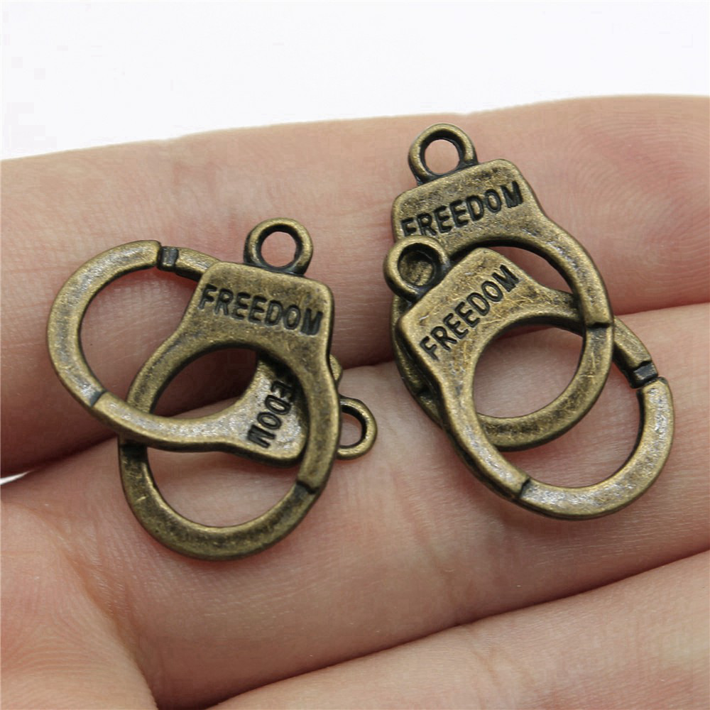 Fighting War Charms Pendant Ch - Vintage Fashion Stuff avis et prix